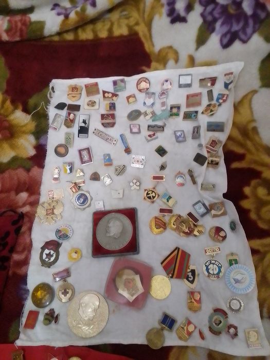 Ёлочные игрушки.значки