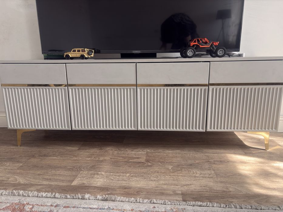 СРОЧНО! Тумбо под ТВ