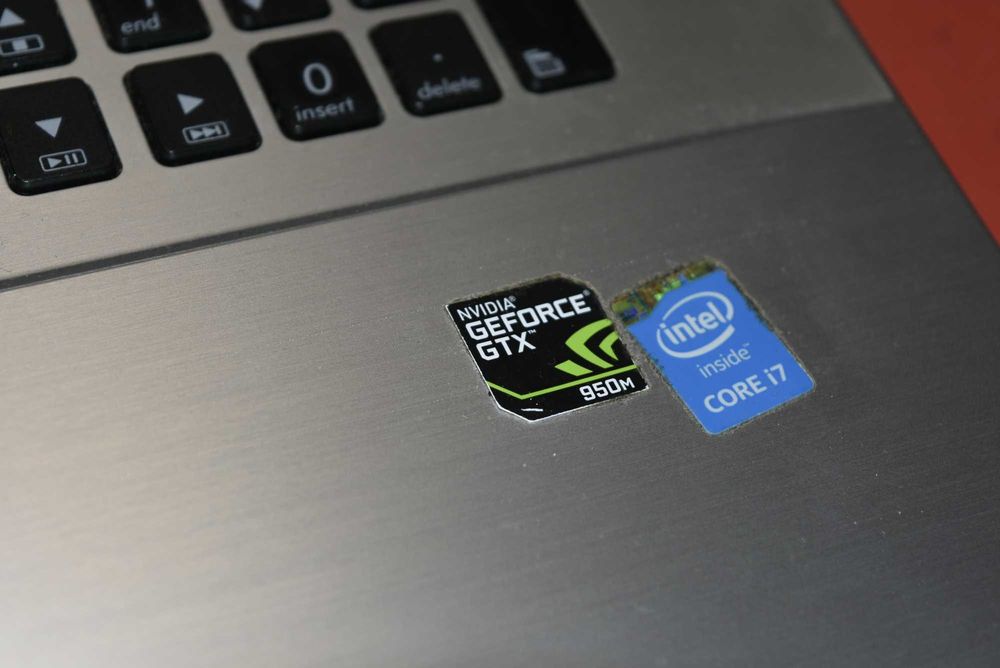 Лаптоп Asus F751L I7 5500U Nvidia 950 GTX 2 GB DDR3 12 GB Full HD - топ изпълнение за модела