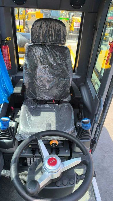 Экскаватор HENGTE модель HT130W