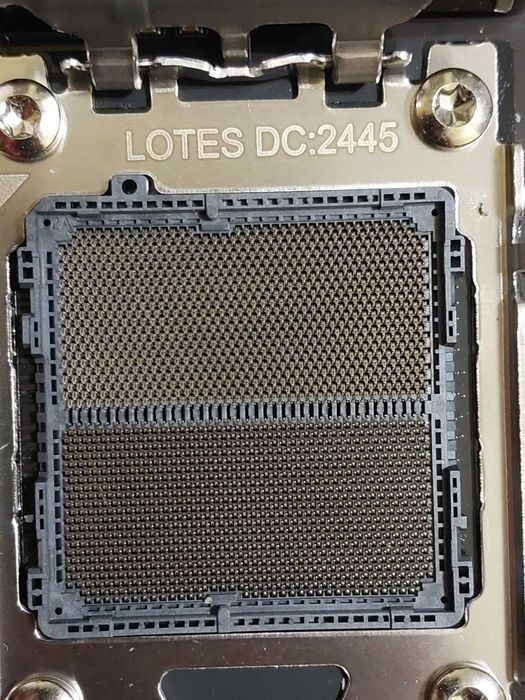 AMD Ryzen 5 7600X + Gigabyte B650 Eagle AX Wi-Fi