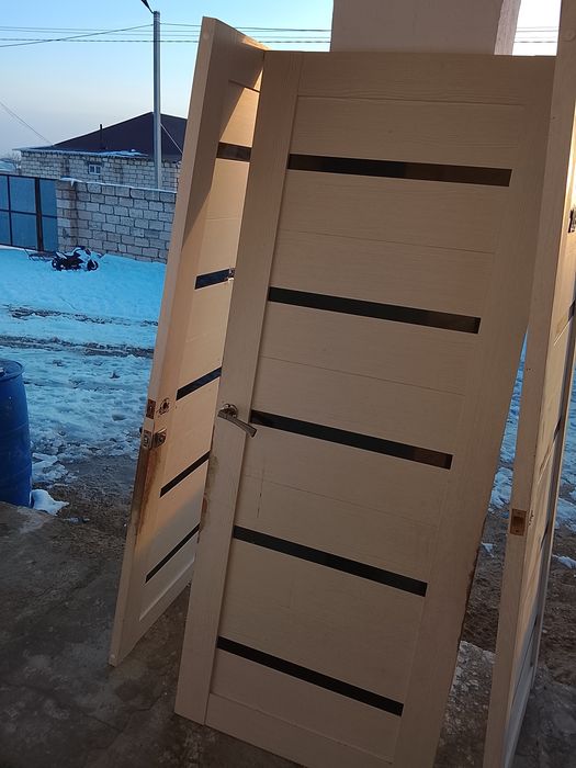 бу есіктер.  двер