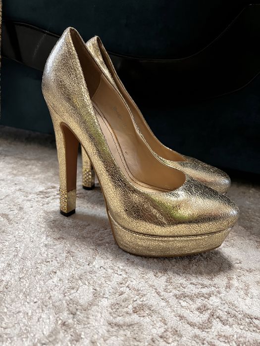 Золотистая обувь 38 р