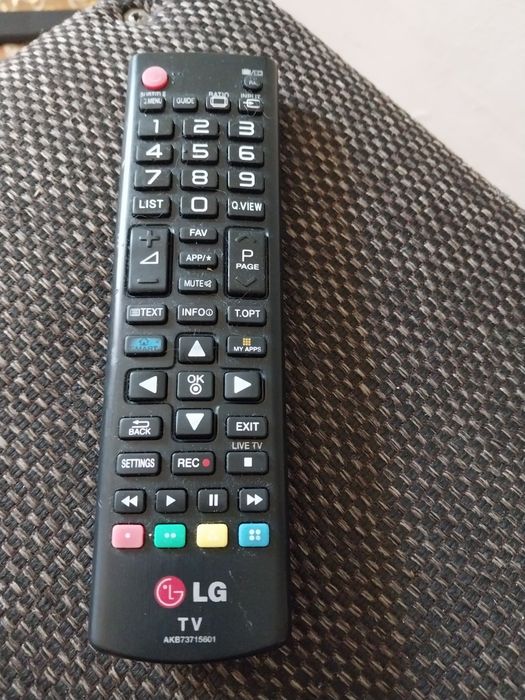 Большой смарт телевизор LG 120см.