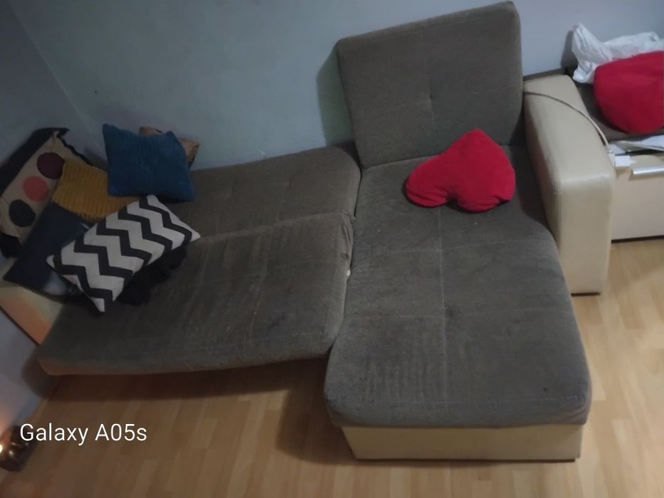 Полу кожен диван