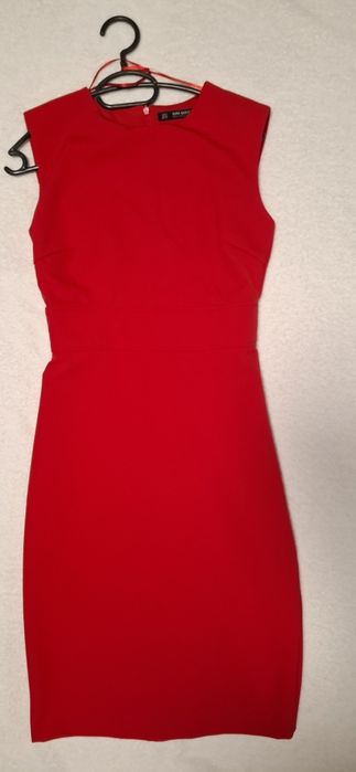 Елегантни дамски рокли