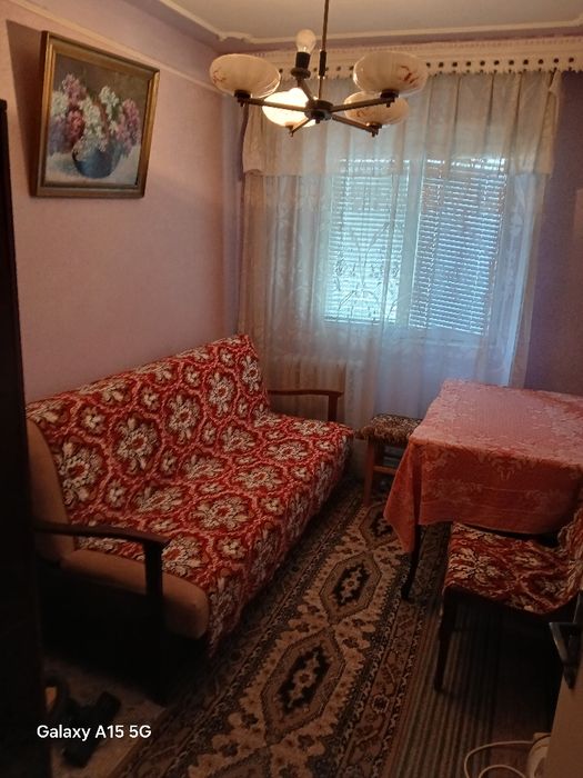 Închiriez apartament cu trei camere