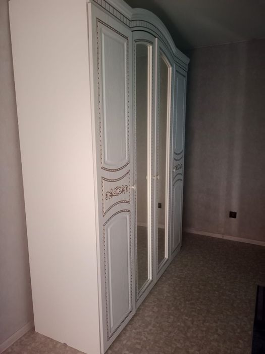 Продам шкаф 4дверный вместительный