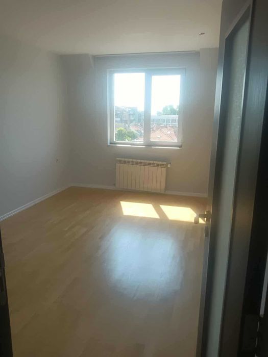 Тристаен апартамент  в сърцето на град Варна,  до хотел Черно море!