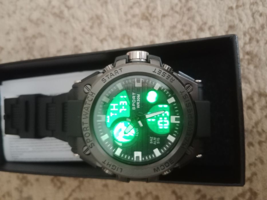 Продам новые часы