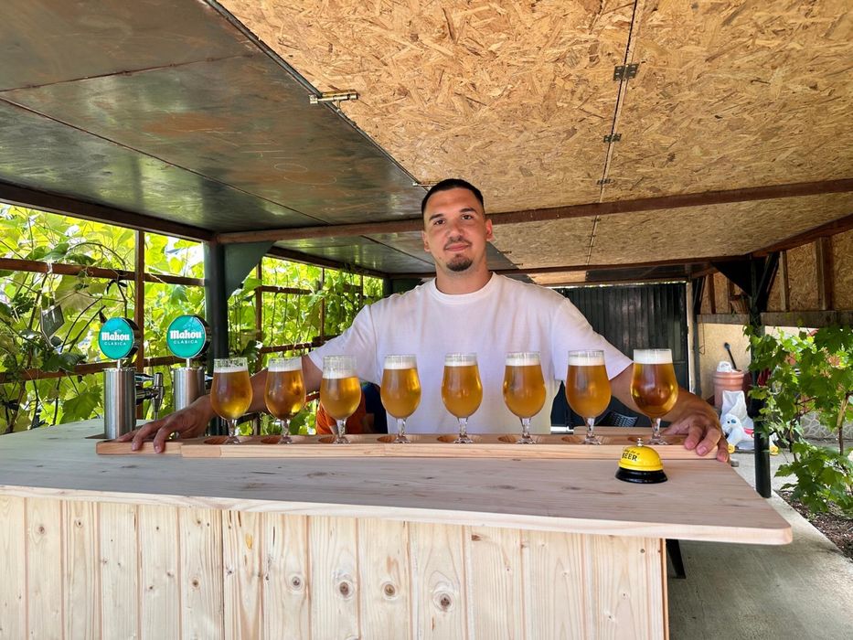 Inchiriez Draft Bar