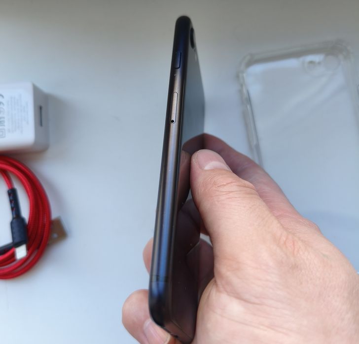 iPhone SE 2020 black 64gb.