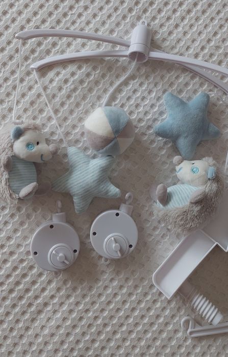 Музикална играчка над кошара