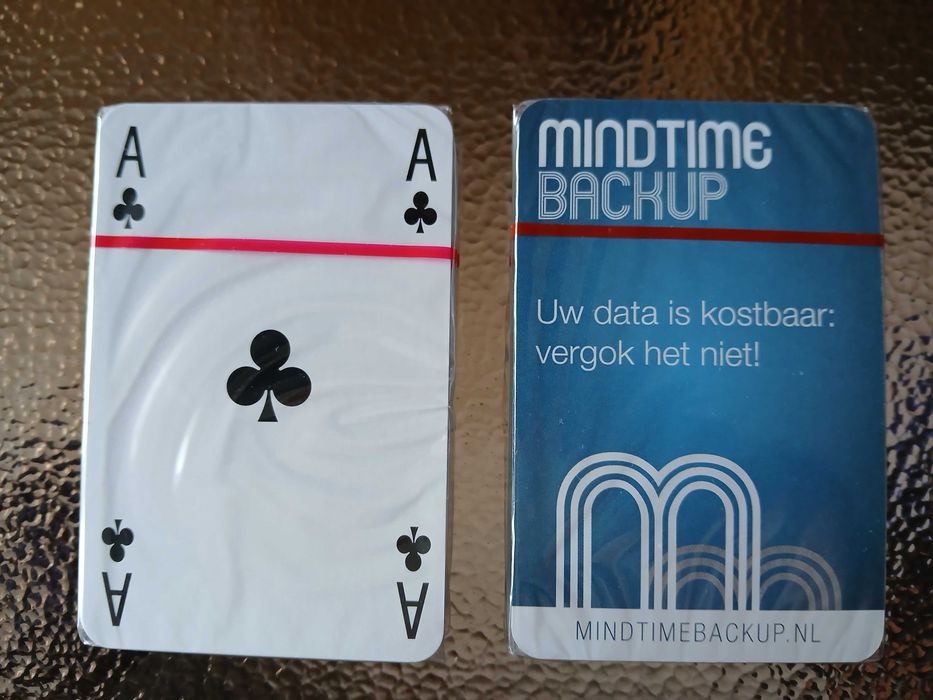 Продавам нови карти за игра – 52 + 3 броя