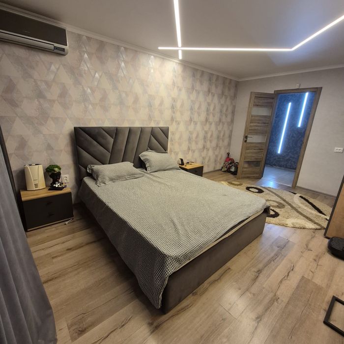 Продам 4 комнатную квартиру