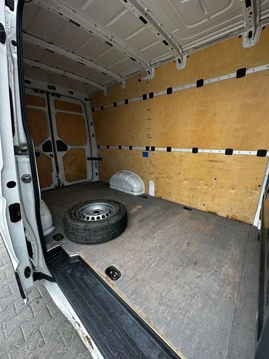 Inchiriere duba fara sofer vw crafter 450lei/zi