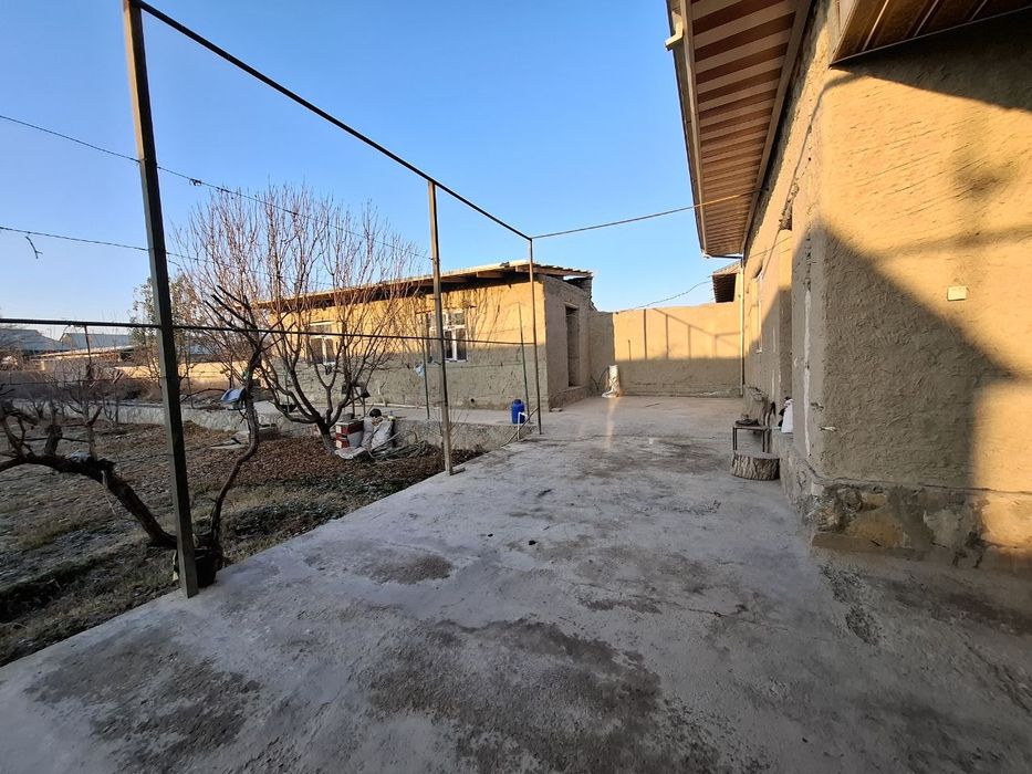 Yashashga tayyor hovli sotiladi