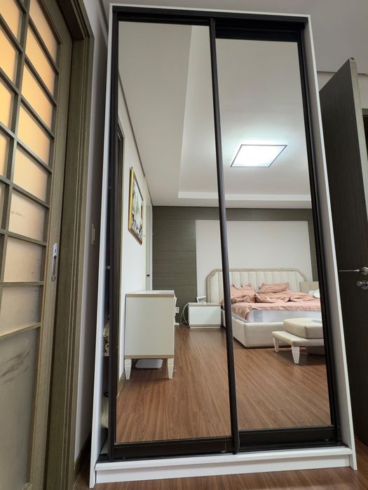 2 вместительных шкафа