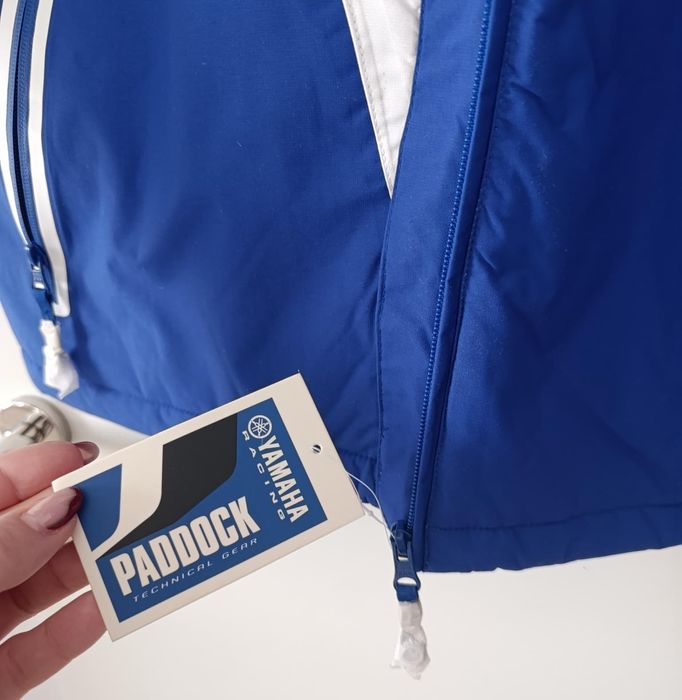 Jachetă Paddock Yamaha Racing, mărime L. Produs original,nepurtat,nou.