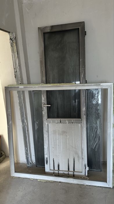 Пластиковык двери окна подоконники.