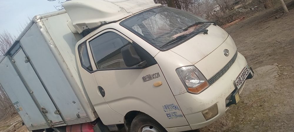 Faton yuk mashina sotiladi