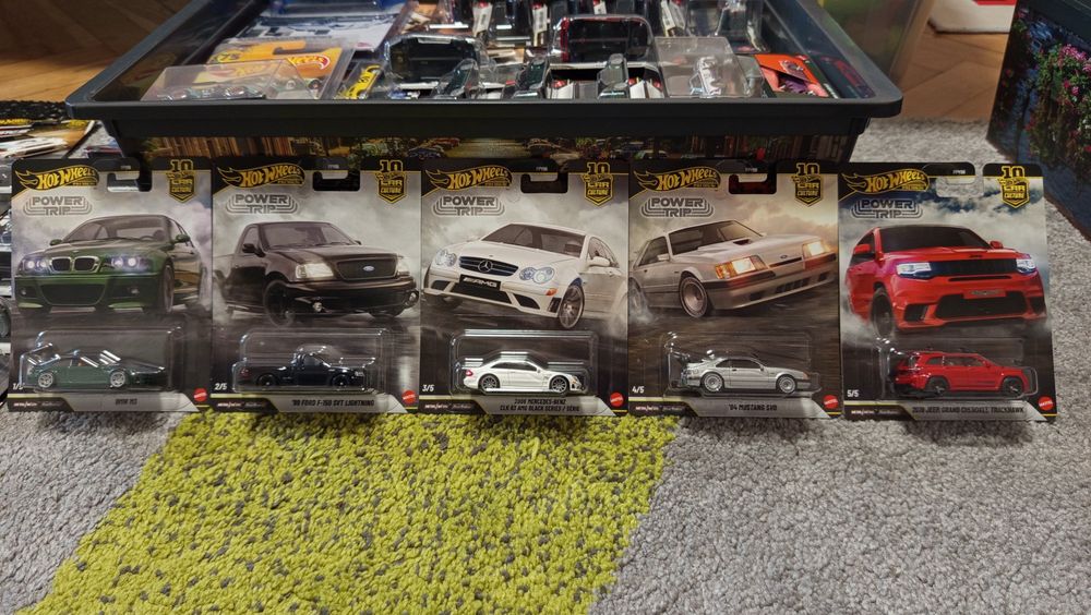 Hot wheels mainline premium devanzare