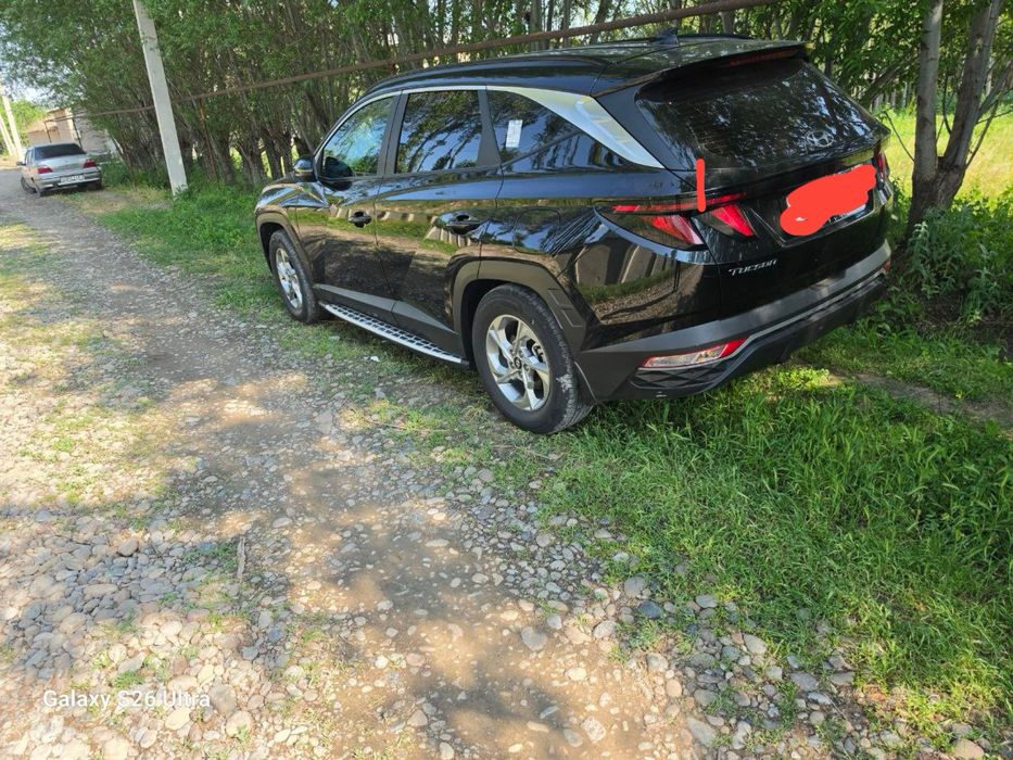 Hyundai tucson qora rang