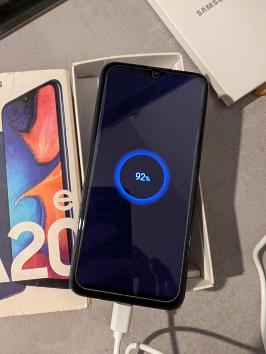 Samsung A20e sau A10, cu 3/32Gb
