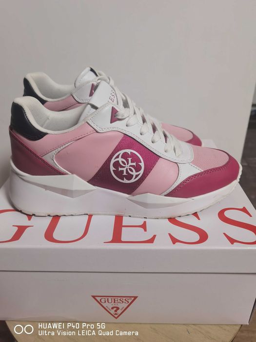 Сникърси дамски Guess