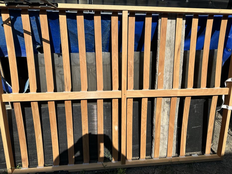 Pat din lemn masiv cu saltea din burete cu husa detasabila