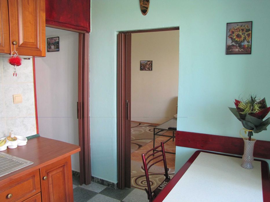 Дава се под наем Двустаен апартамент в София, Надежда 4 - 68 кв.м за 373.83 € - Снимка #1