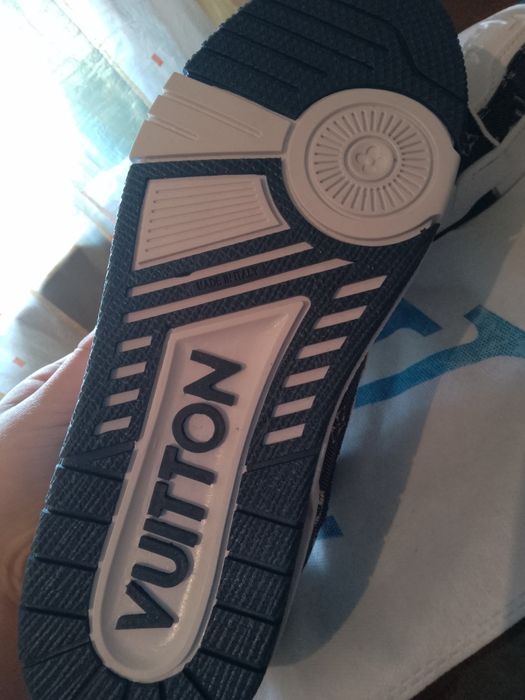 Adidași Louis Vuitton