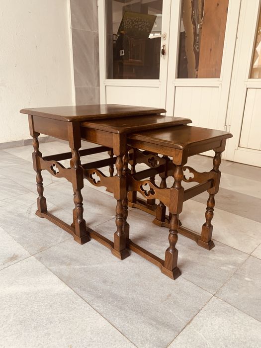 Комплект винтидж дървени масички (nesting tables) – масив, отличен вид