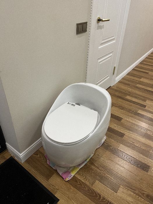 Прадается б/у унитаз - Моноблок