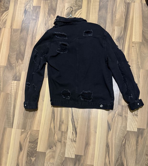 geaca de blugi neagra!!