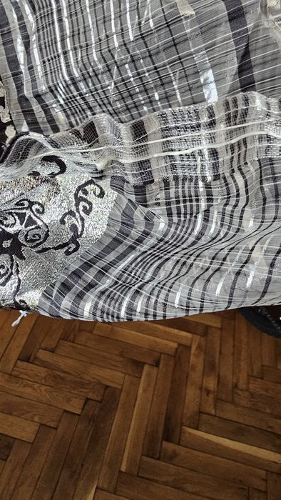 Черно тънко перде с ламена украса и тънко втора употреба бяло