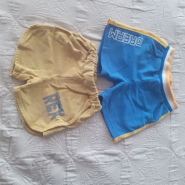 Лот от детски дрехи.