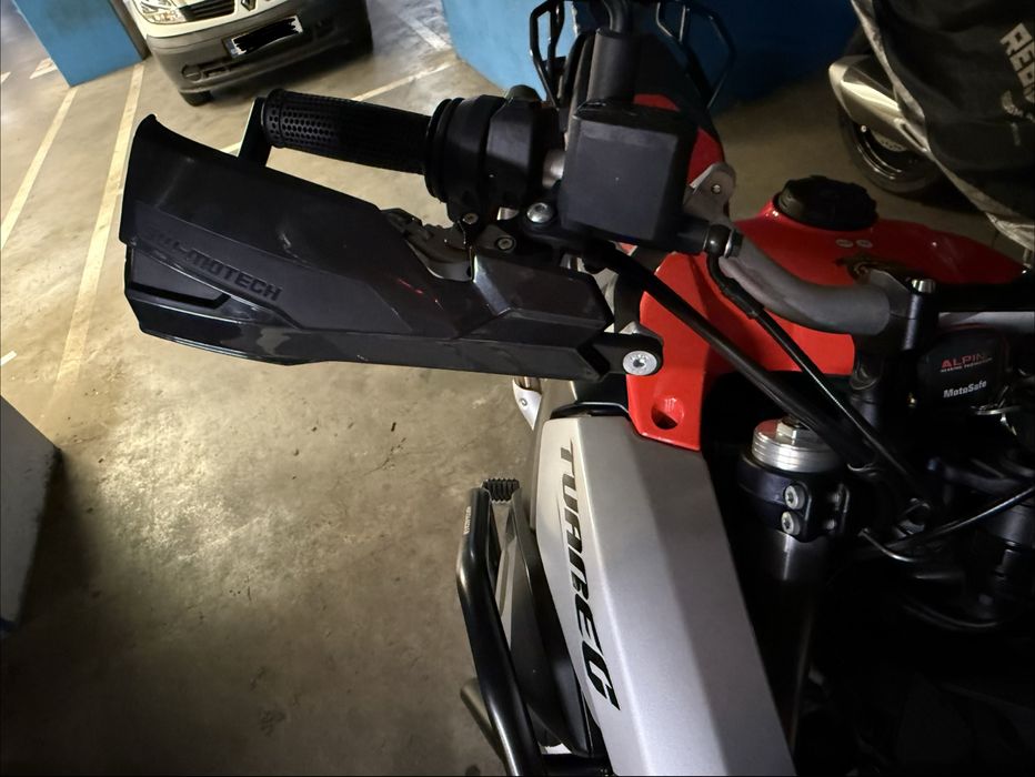 Motocicleta Adventure Aprilia Tuareg 660