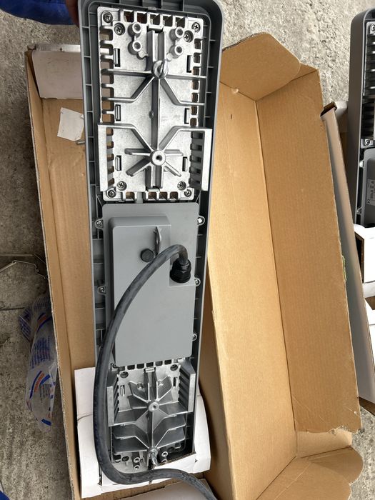 Lampa led 4 sau 2