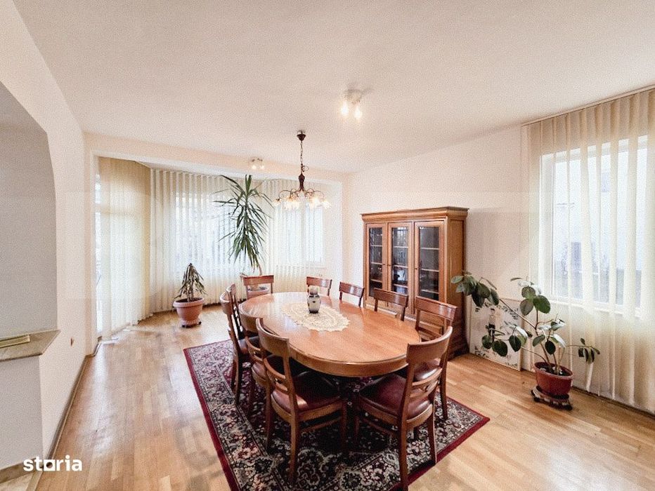 Oportunitate de investitie! Casa de vanzare, cu 8 camere, 382 mp, zona