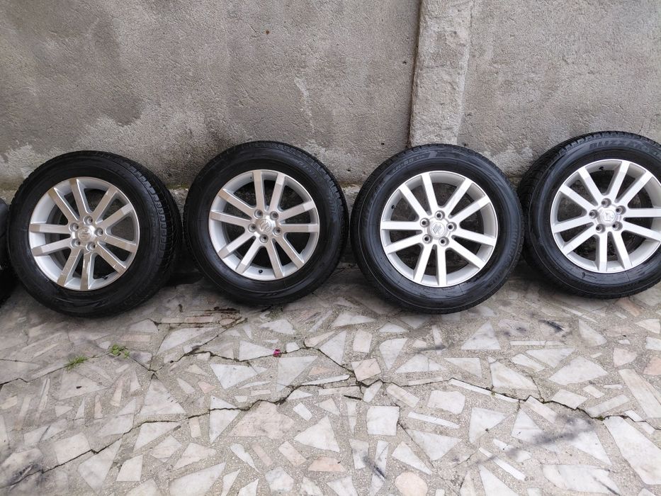 Vand Jenti originale Suzuki Grand Vitara  plus Cauciucuri 225 /65r16 de iarna m/s
Jentile arata foarte bine fără defecte 
Se pot vede
