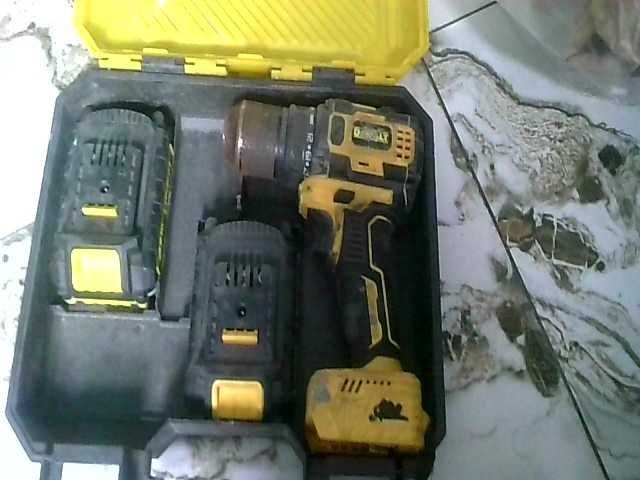 шуруповерт DeWalt