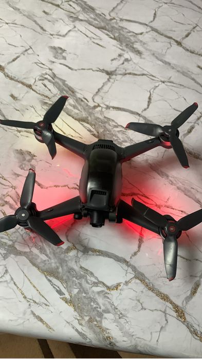Дрон очень хороший DJI FPV Drone