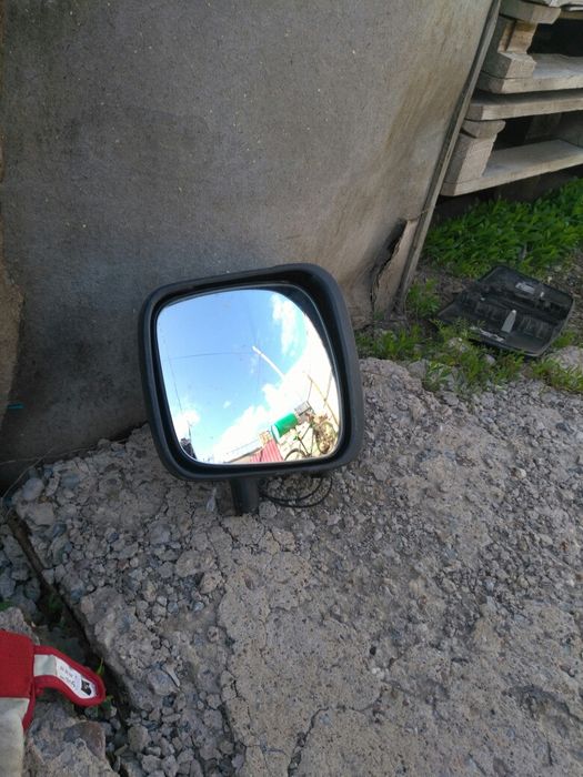 Зеркало б/у, маленькое, правое