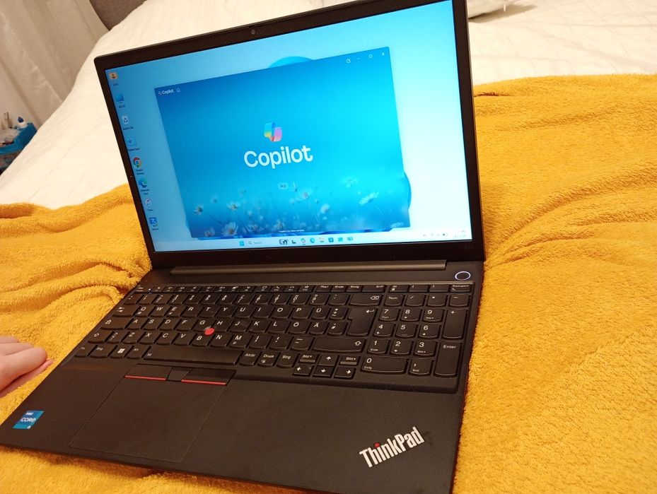Laptop Thinkpad E15 , procesor i5 2.4 GHz,  gen11, DDR4 8GB,,  SSD 256