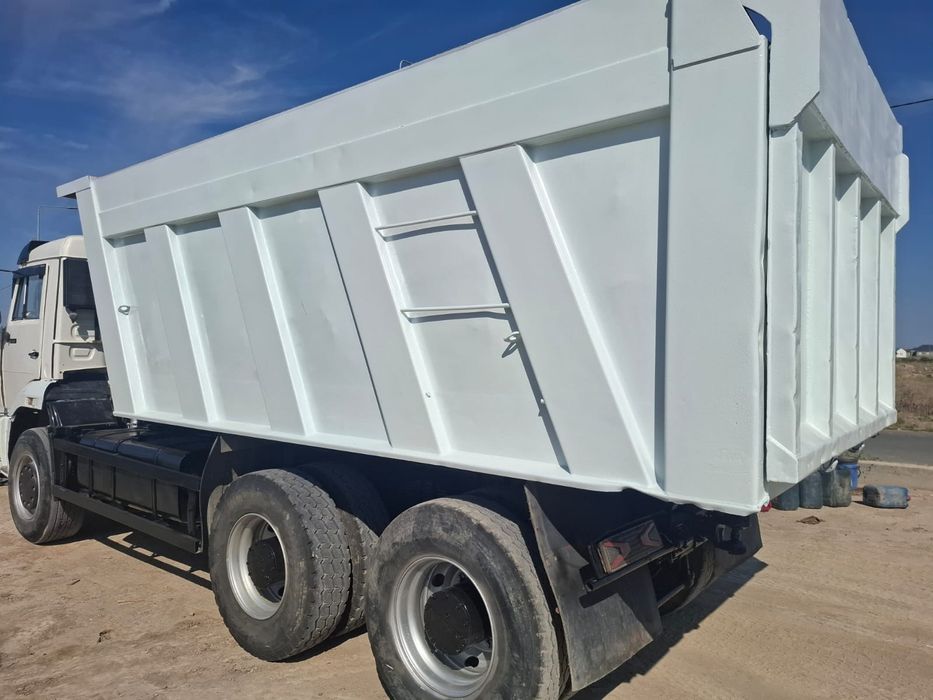 КаМАЗ самосвал белый