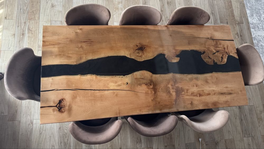 Masa living din lemn masiv si rasina epoxidica