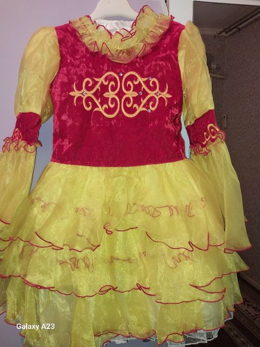 Продам платье на 5-8 лет