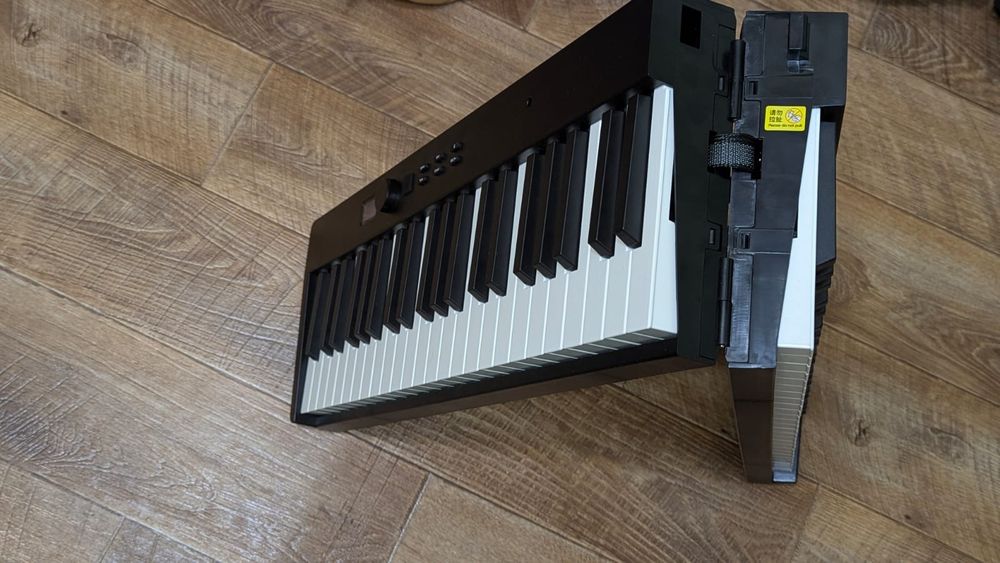 Продам цифровое пианино.