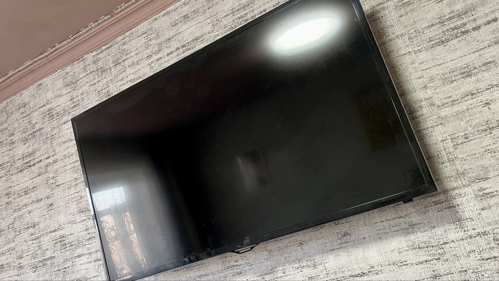 Продам телевизор на запчасти